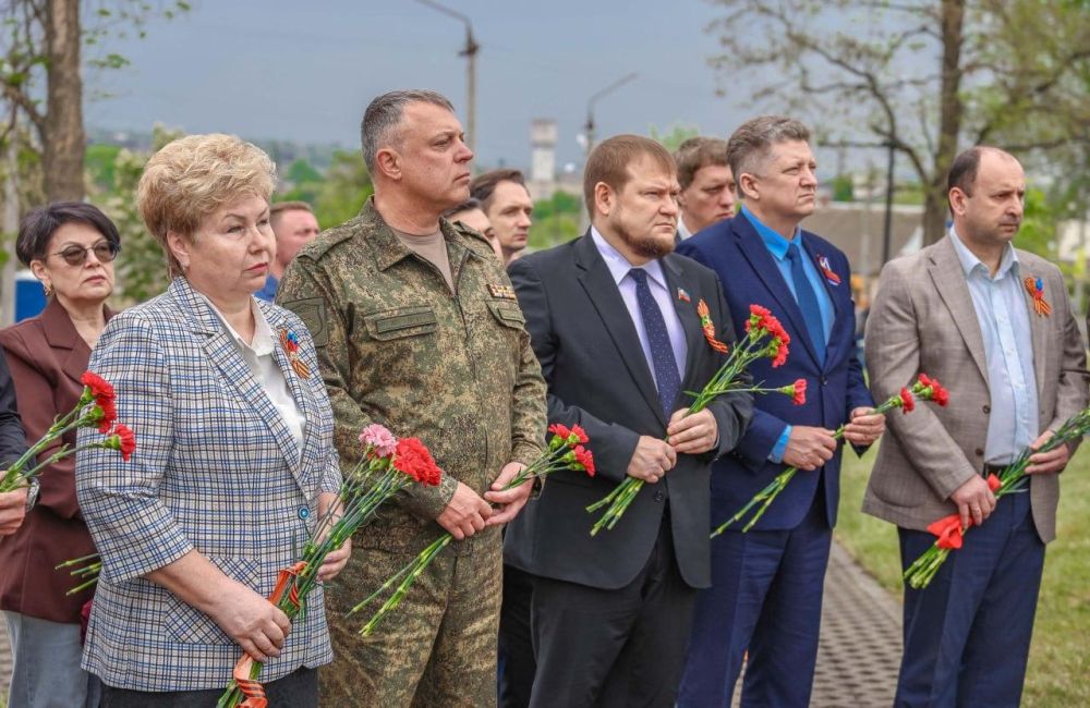 Отреставрированный сквер Советского солдата открылся в Луганске в преддверии Дня Победы Отреставрированный сквер Советского солдата открылся в Луганске в преддверии Дня Победы