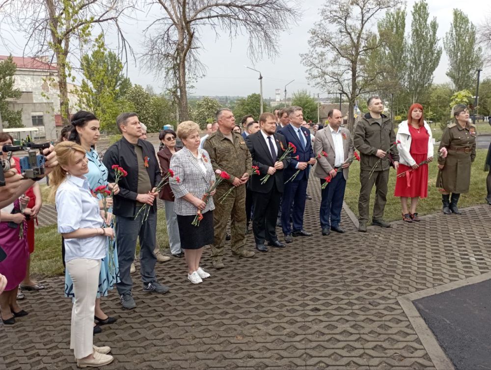 Яна Пащенко: Отреставрированный сквер Советскому солдату открылся в Луганске в преддверии Дня Победы Яна Пащенко: Отреставрированный сквер Советскому солдату открылся в Луганске в преддверии Дня Победы