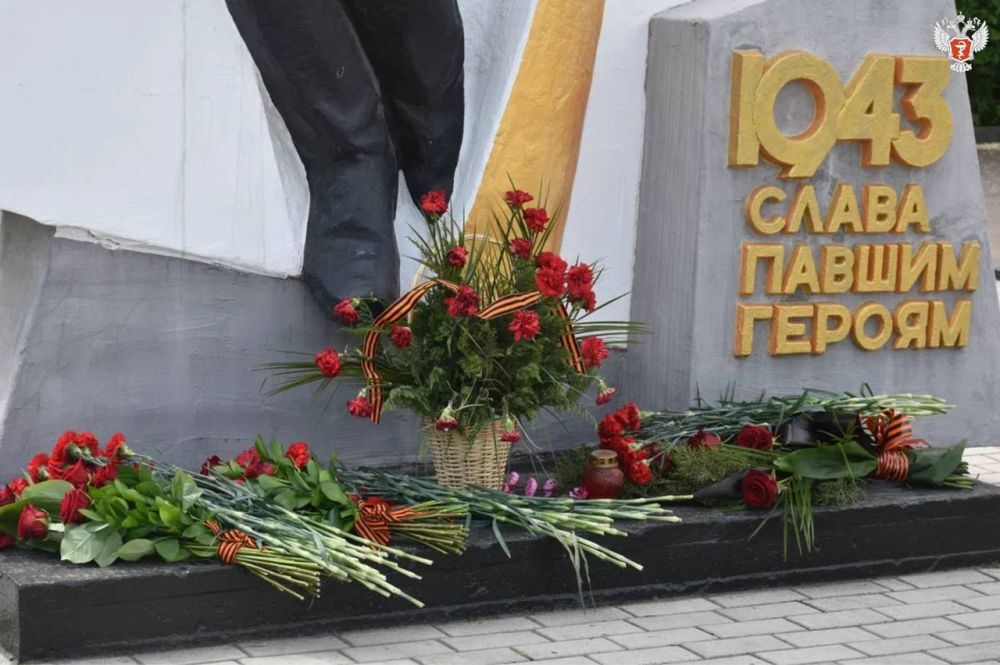 Михаил Мурашко возложил цветы к братской могиле воинов Великой Отечественной войны в ЛНР Михаил Мурашко возложил цветы к братской могиле воинов Великой Отечественной войны в ЛНР