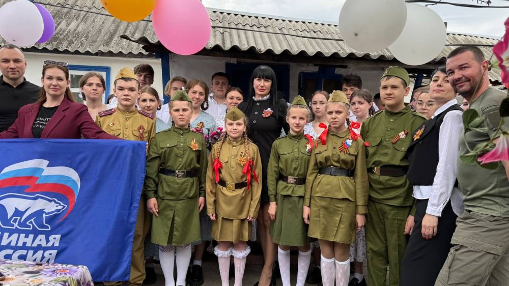 Сегодня, в преддверии празднования 9 мая –Дня Победы советского народа над нацистской Германией, при поддержке временно исполняющего обязанности главы Республики Коми Ростислава Гольдштейна, сотрудники отдела... Сегодня, в преддверии празднования 9 мая –Дня Победы советского народа над нацистской Германией, при поддержке временно исполняющего обязанности главы Республики Коми Ростислава Гольдштейна, сотрудники отдела...