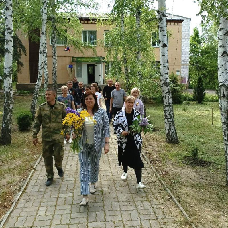 В преддверии 80-й годовщины Победы в Великой Отечественной войне сотрудники управления лесного хозяйства Минприроды ЛНР провели благоустройство территории и возложили цветы к памятнику воинам-лесоводам В преддверии 80-й годовщины Победы в Великой Отечественной войне сотрудники управления лесного хозяйства Минприроды ЛНР провели благоустройство территории и возложили цветы к памятнику воинам-лесоводам