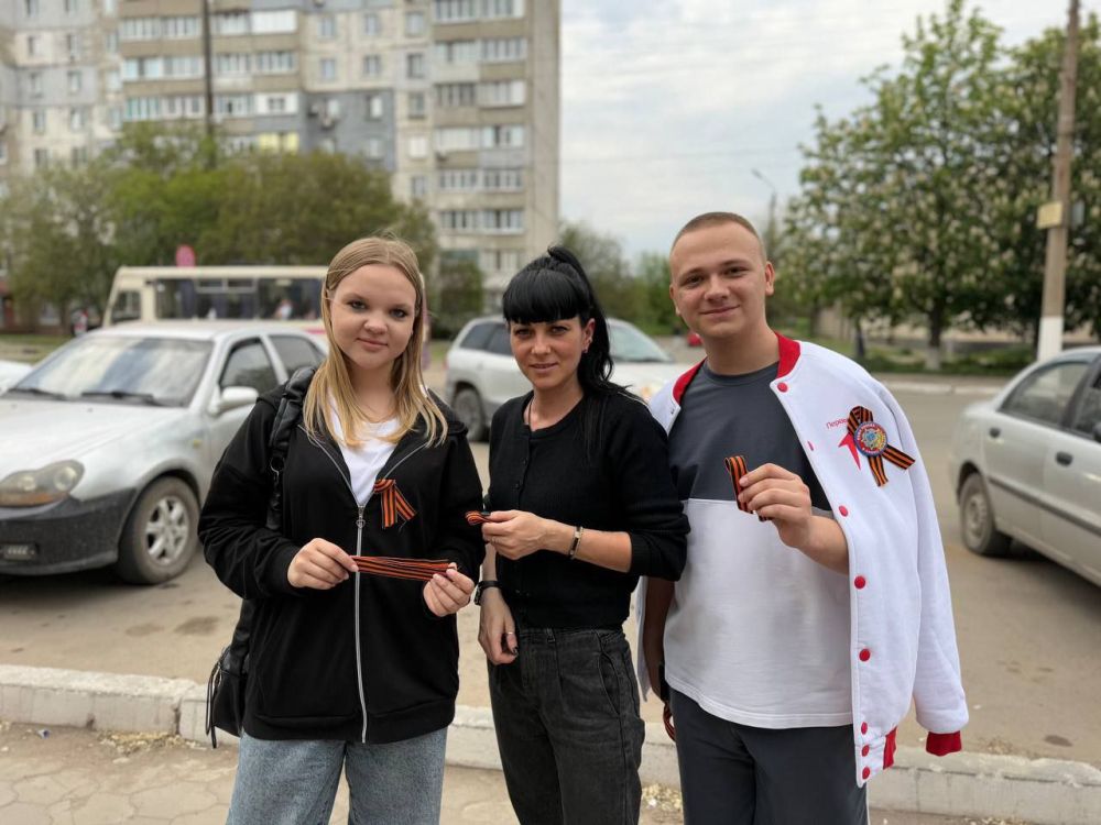В Перевальске состоялась акция «Георгиевская ленточка» В Перевальске состоялась акция «Георгиевская ленточка»