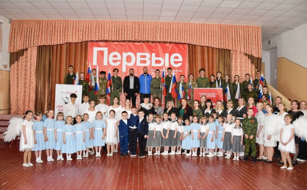 Победный вальс. При поддержке местного отделения Единой России на базе Краснолучской школы №29 им.С.Х.Хасанова состоялось трогательное мероприятие «Победный вальс», посвященное подвигу советского народа в годы Великой... Победный вальс. При поддержке местного отделения Единой России на базе Краснолучской школы №29 им.С.Х.Хасанова состоялось трогательное мероприятие «Победный вальс», посвященное подвигу советского народа в годы Великой...