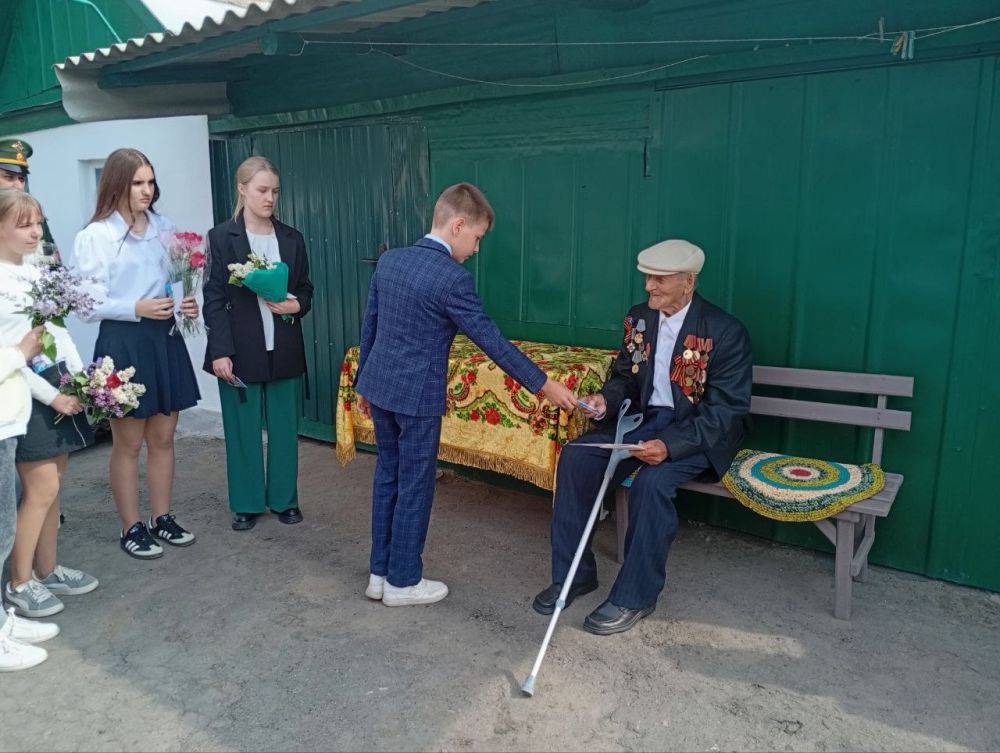 В преддверии 80-летия Дня Победы активисты партии «Единая Россия» и ОД «Волонтёры Победы» вместе с учениками ГБОУ «Курячевская ООШ» приняли участие в акции поздравление фронтовиков с Днем Победы, которая организована в... В преддверии 80-летия Дня Победы активисты партии «Единая Россия» и ОД «Волонтёры Победы» вместе с учениками ГБОУ «Курячевская ООШ» приняли участие в акции поздравление фронтовиков с Днем Победы, которая организована в...