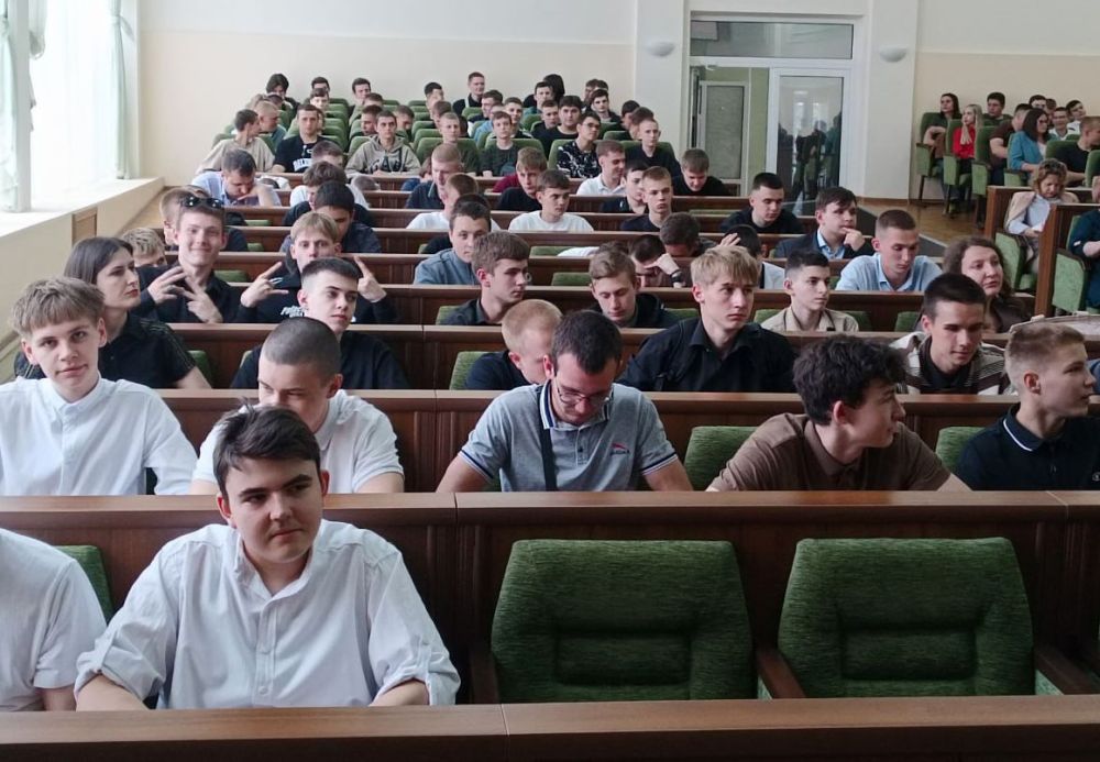 В Администрации состоялось профориентационное мероприятие для граждан призывного возраста с представителями Военного комиссариата Антрацитовского района, Пензенского Артиллерийского инженерного института, а также Донецкого... В Администрации состоялось профориентационное мероприятие для граждан призывного возраста с представителями Военного комиссариата Антрацитовского района, Пензенского Артиллерийского инженерного института, а также Донецкого...