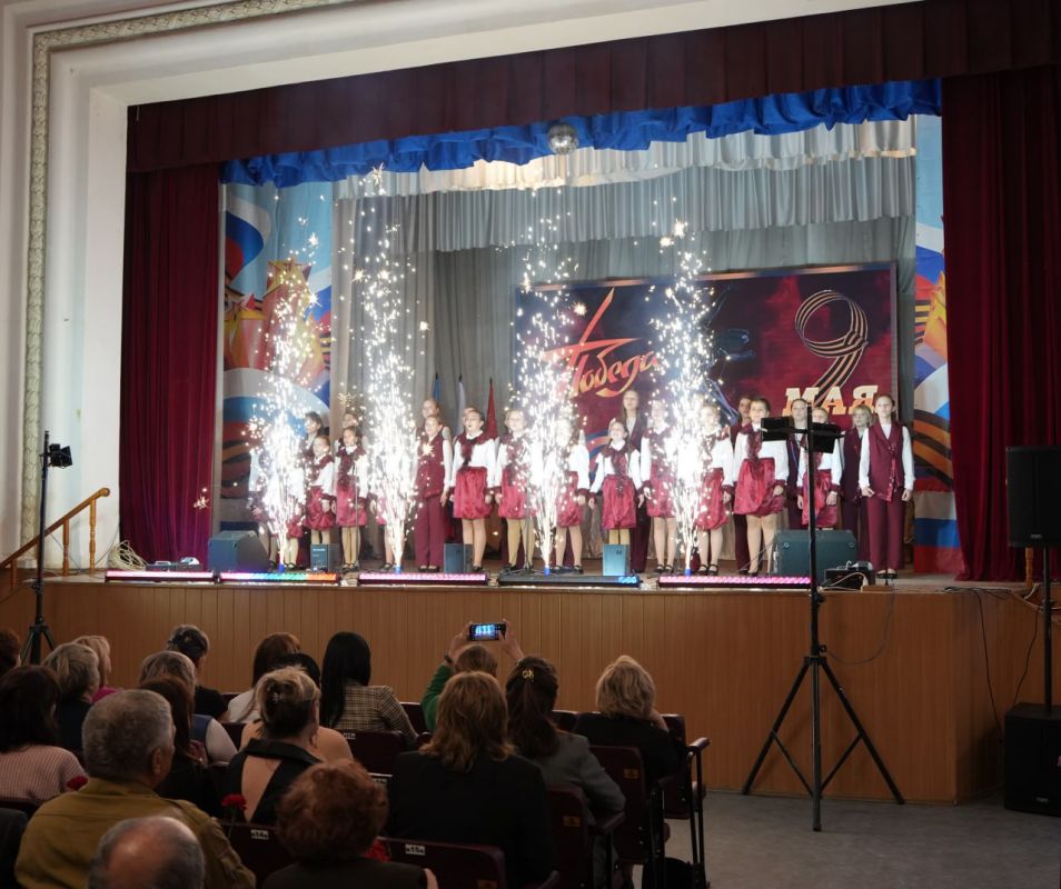 Городское торжественное собрание к 80-летию Великой Победы прошло в Алчевске Городское торжественное собрание к 80-летию Великой Победы прошло в Алчевске