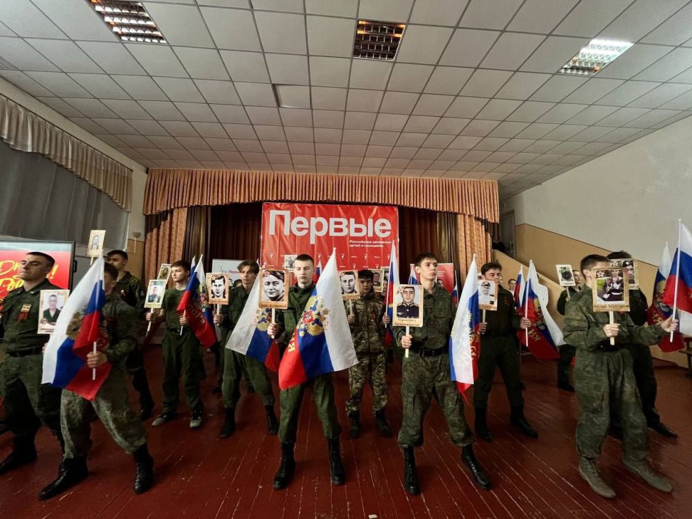 Победный вальс. При поддержке местного отделения Единой России на базе Краснолучской школы №29 им.С.Х.Хасанова состоялось трогательное мероприятие «Победный вальс», посвященное подвигу советского народа в годы Великой... Победный вальс. При поддержке местного отделения Единой России на базе Краснолучской школы №29 им.С.Х.Хасанова состоялось трогательное мероприятие «Победный вальс», посвященное подвигу советского народа в годы Великой...