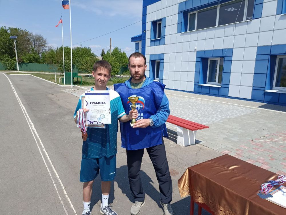 "Детский спорт" встречает День Луганской Народной Республики футбольными баталиями! "Детский спорт" встречает День Луганской Народной Республики футбольными баталиями!