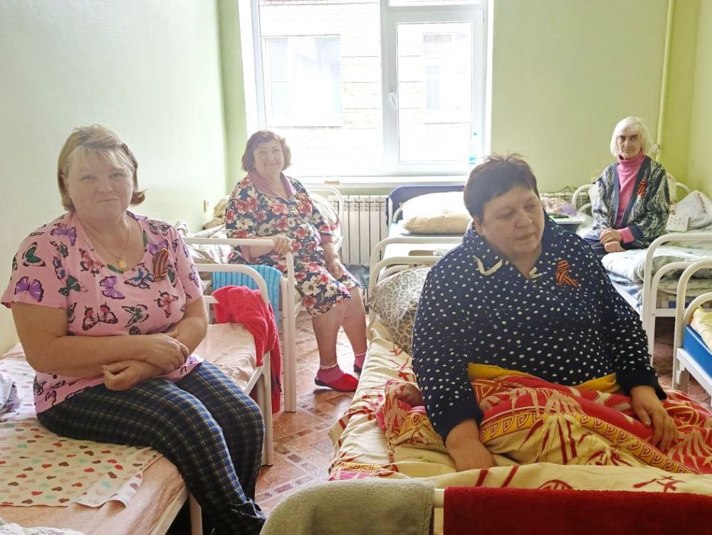 Коллектив Луганской городской больницы № 1 присоединился к акции "Георгиевская лента" Коллектив Луганской городской больницы № 1 присоединился к акции "Георгиевская лента"
