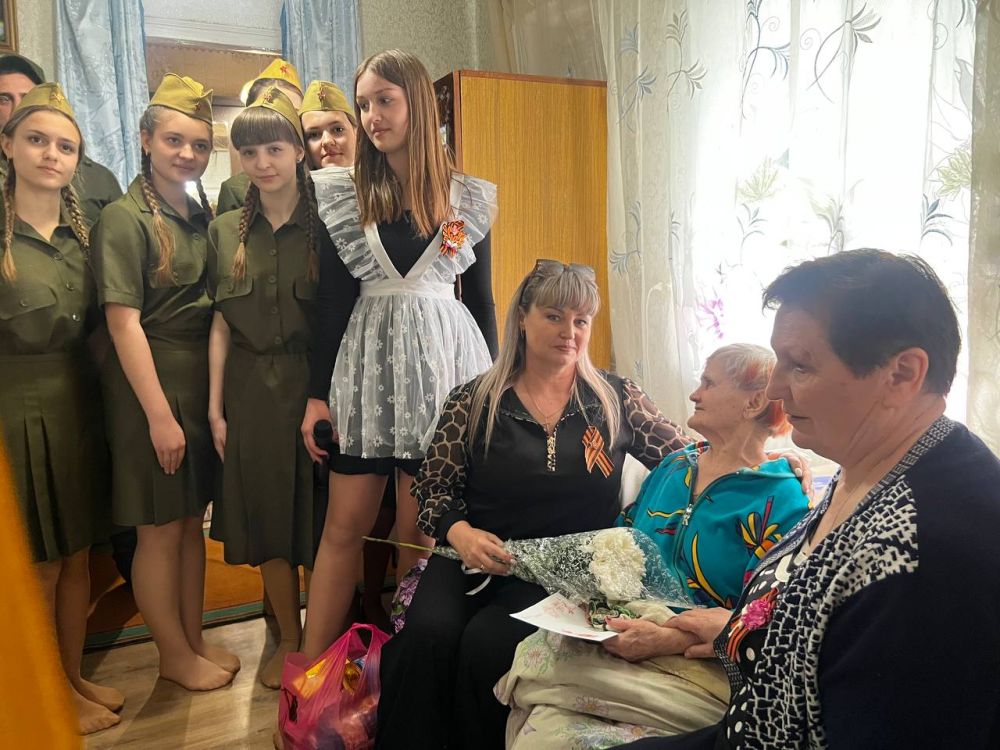 На Краснодонщине поздравили ветеранов с праздников Великой Победы На Краснодонщине поздравили ветеранов с праздников Великой Победы