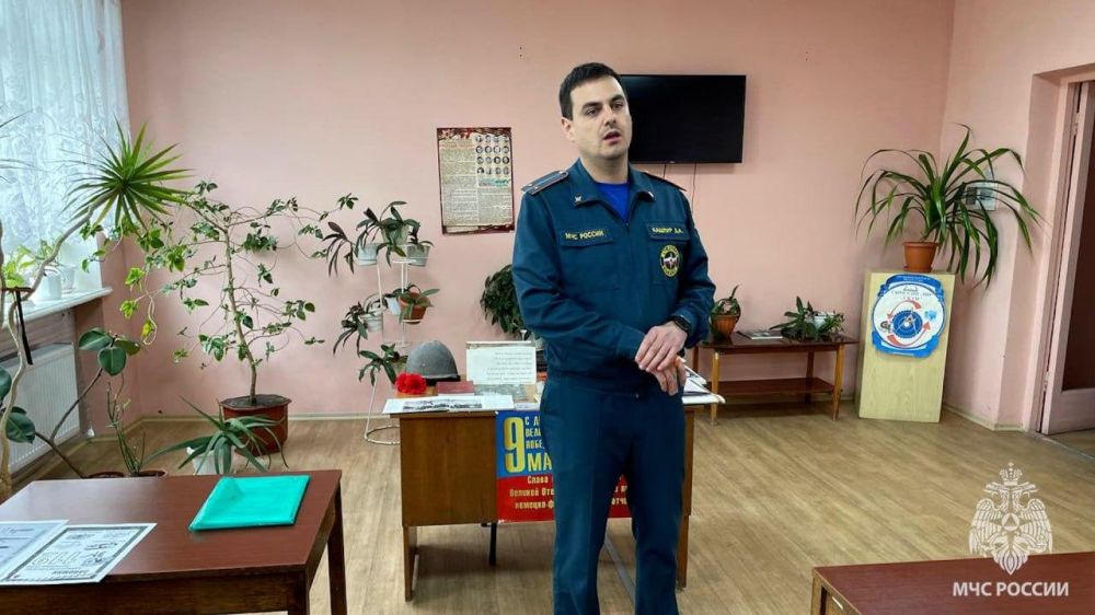 В Стаханове прошли открытые уроки по безопасности, приуроченные ко Дню Победы В Стаханове прошли открытые уроки по безопасности, приуроченные ко Дню Победы