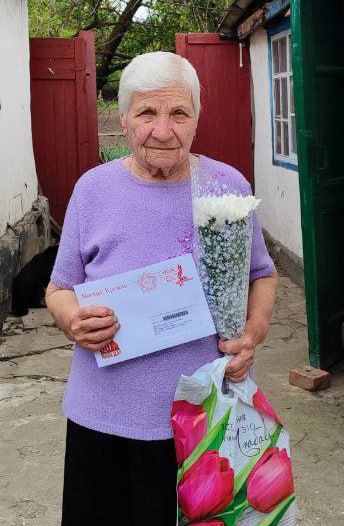 Начальник отдела по жизнеобеспечению пгт Краснодон, пгт Семейкино, пгт Энгельсово вместе с сотрудниками провел торжественную миссию – на подведомственной территории они вручили именные письма Победы, а также выразили... Начальник отдела по жизнеобеспечению пгт Краснодон, пгт Семейкино, пгт Энгельсово вместе с сотрудниками провел торжественную миссию – на подведомственной территории они вручили именные письма Победы, а также выразили...