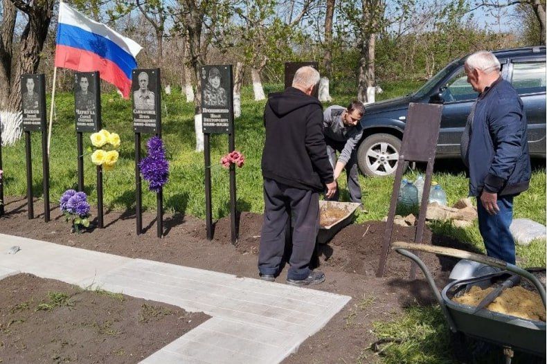 В селе Александровка продолжается подготовка ко Дню Победы В селе Александровка продолжается подготовка ко Дню Победы