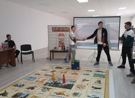 Накануне празднования 80-летия Победы в Великой Отечественной войне в Кировской центральной городской библиотеке прошла игра «Дорогами Победы», которую подарили коллеги из Иркутской областной юношеской библиотеки им И.П.... Накануне празднования 80-летия Победы в Великой Отечественной войне в Кировской центральной городской библиотеке прошла игра «Дорогами Победы», которую подарили коллеги из Иркутской областной юношеской библиотеки им И.П....