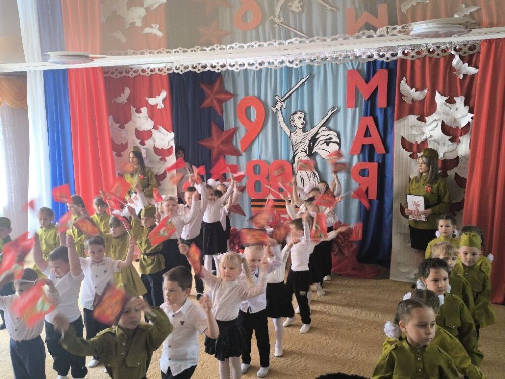 В Ровеньковских детских садах состоялись праздничные мероприятия, посвященные 80-летию Великой Победы В Ровеньковских детских садах состоялись праздничные мероприятия, посвященные 80-летию Великой Победы