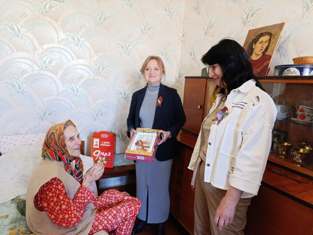 В городе Рубежном прошло торжественное поздравление ветеранов Великой Отечественной войны в честь 80-летия Дня Победы В городе Рубежном прошло торжественное поздравление ветеранов Великой Отечественной войны в честь 80-летия Дня Победы