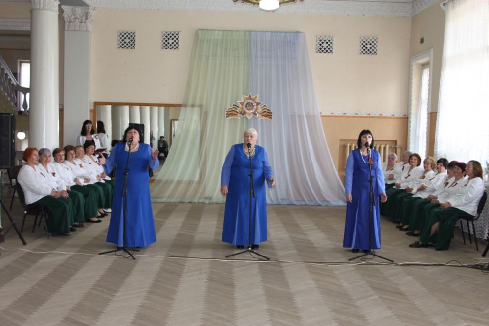 В Лутугинском районном доме культуры состоялся концерт «Когда умолкла музыка войны, и зазвучала музыка Победы» В Лутугинском районном доме культуры состоялся концерт «Когда умолкла музыка войны, и зазвучала музыка Победы»
