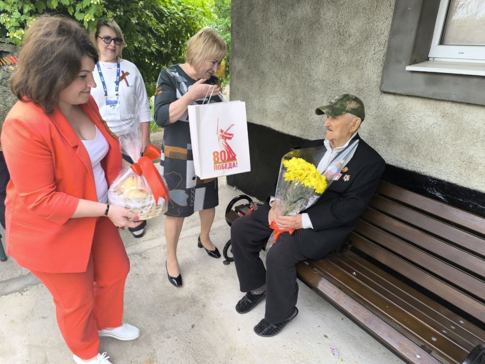 Альберт Зинченко: Сегодня заместитель Главы Администрации Станично-Луганского МО Анна Кулиш совместно с председателем Совета Станично-Луганского МО Татьяной Пономаревой, прокурором Станично-Луганского района Андреем... Альберт Зинченко: Сегодня заместитель Главы Администрации Станично-Луганского МО Анна Кулиш совместно с председателем Совета Станично-Луганского МО Татьяной Пономаревой, прокурором Станично-Луганского района Андреем...