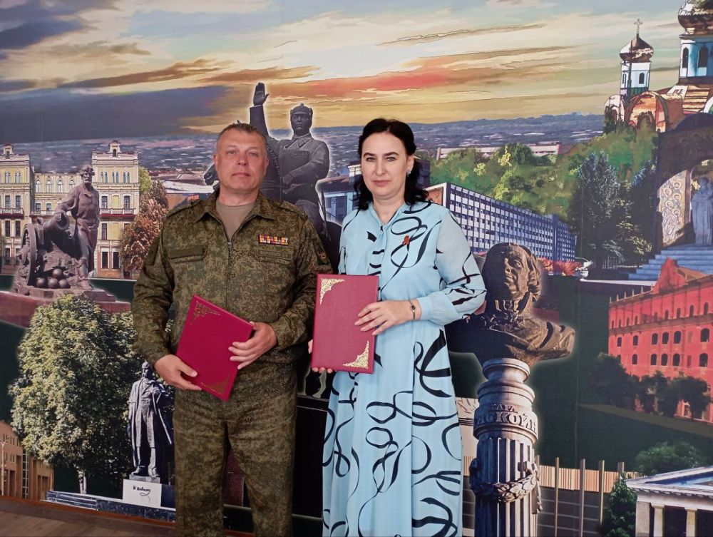 Подписано соглашение между Луганской администрацией и фондом "Своих не бросаем" Подписано соглашение между Луганской администрацией и фондом "Своих не бросаем"