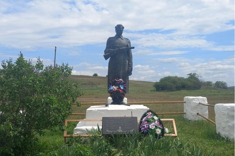 В селе Новоборовицы продолжается подготовка ко Дню Победы В селе Новоборовицы продолжается подготовка ко Дню Победы