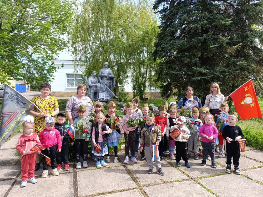 В преддверии празднования юбилейного Дня Победы в дошкольном отделении ГБОУ ЛНР «ВУВК №1 «Гармония» прошли мероприятия, направленные на укрепление нравственно- патриотических чувств дошкольников, формирования знаний о ВОВ... В преддверии празднования юбилейного Дня Победы в дошкольном отделении ГБОУ ЛНР «ВУВК №1 «Гармония» прошли мероприятия, направленные на укрепление нравственно- патриотических чувств дошкольников, формирования знаний о ВОВ...