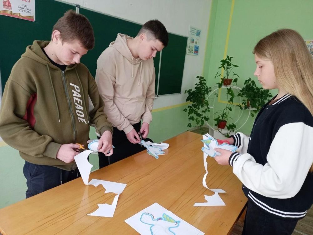 Костромские и меловские школьники участвуют в акциях ко Дню Победы Костромские и меловские школьники участвуют в акциях ко Дню Победы