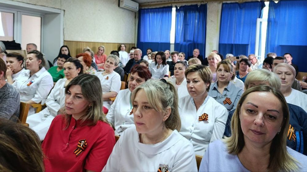 7 мая 2025 года для сотрудников и пациентов ГБУЗ "Луганский республиканский дерматовенерологический диспансер" ЛНР, состоялся концерт артистов фронтовой творческой бригады ансамбля песни и пляски ЮВО МО РФ «Рубиновая... 7 мая 2025 года для сотрудников и пациентов ГБУЗ "Луганский республиканский дерматовенерологический диспансер" ЛНР, состоялся концерт артистов фронтовой творческой бригады ансамбля песни и пляски ЮВО МО РФ «Рубиновая...