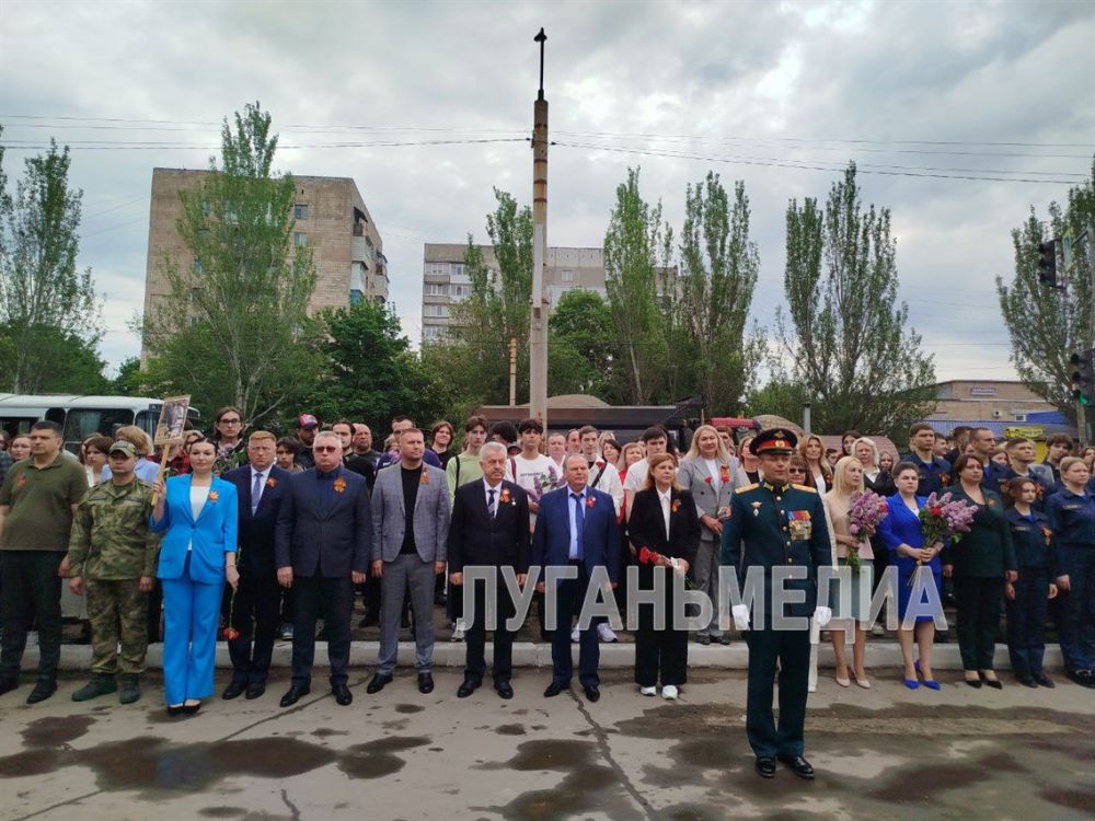 В Далевском университете прошёл митинг-реквием, посвященный 80-й годовщине Великой Победы В Далевском университете прошёл митинг-реквием, посвященный 80-й годовщине Великой Победы