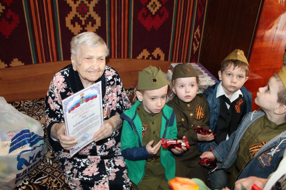 Жительница поселка Замковка Светлана Савельевна Том 7 мая отметила свой 100-летний день рождения Жительница поселка Замковка Светлана Савельевна Том 7 мая отметила свой 100-летний день рождения
