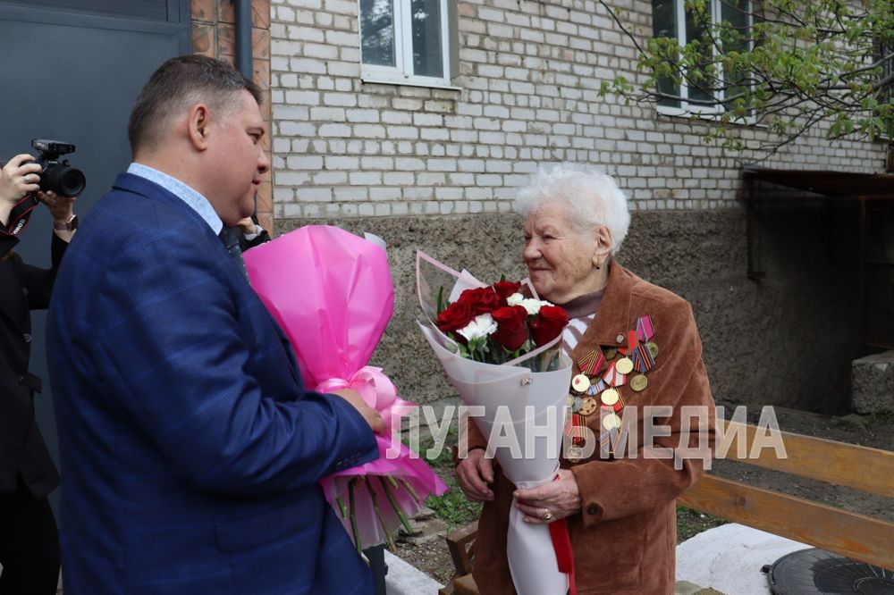 Ветеранов Свердловского муниципалитета поздравили с наступающим Днем Победы Ветеранов Свердловского муниципалитета поздравили с наступающим Днем Победы