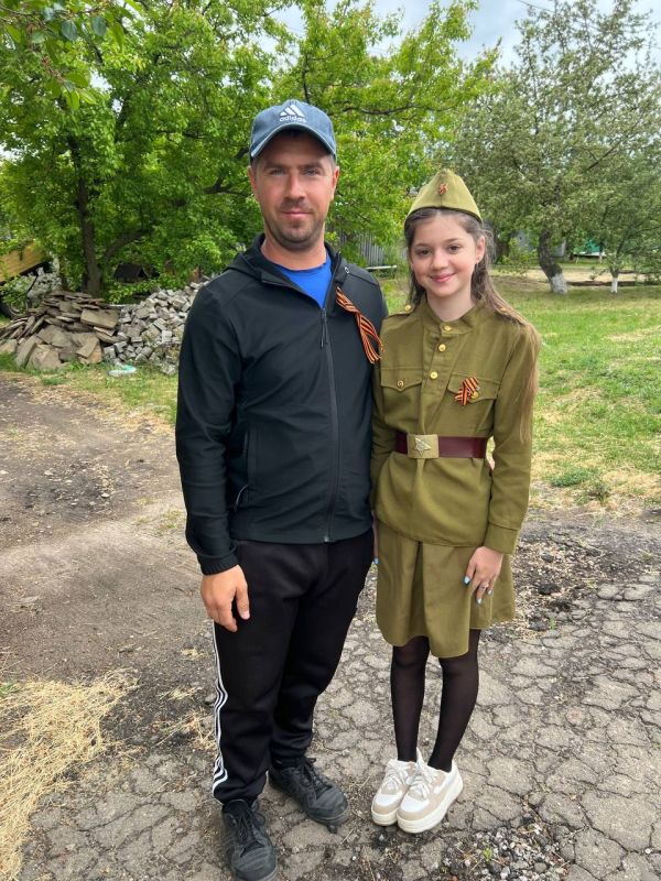Филиал «Дом культуры с.Чугинка» вместе с участниками кружков провели акцию «Георгиевская лента» Филиал «Дом культуры с.Чугинка» вместе с участниками кружков провели акцию «Георгиевская лента»