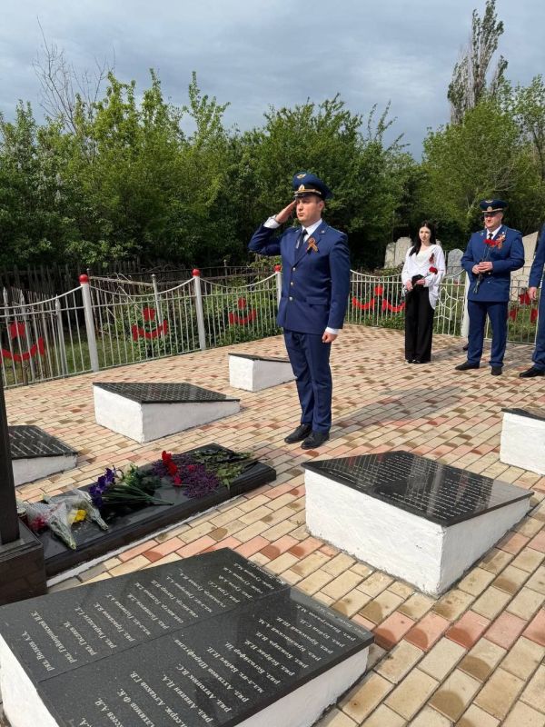 Поклонимся великим тем годам! Поклонимся великим тем годам!