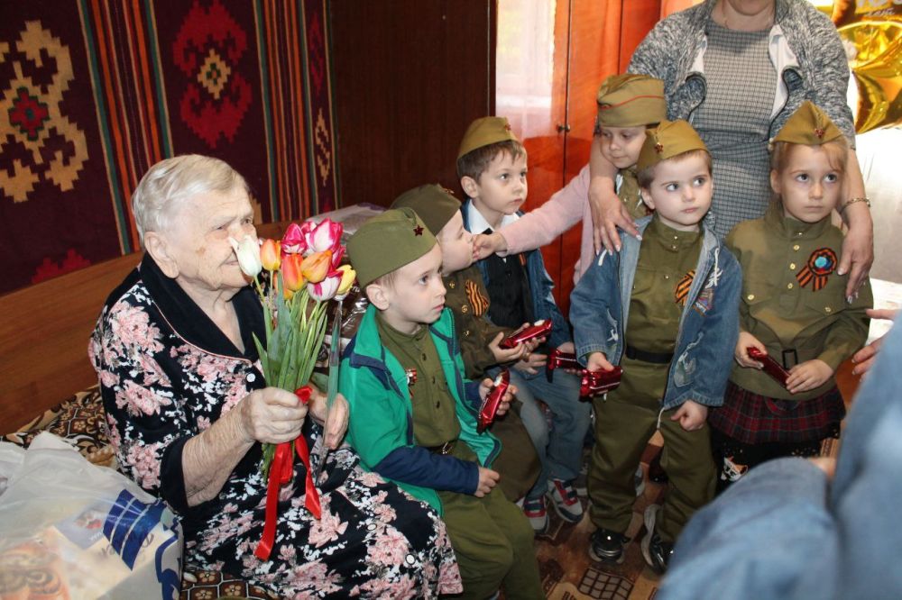 Жительница поселка Замковка Светлана Савельевна Том 7 мая отметила свой 100-летний день рождения Жительница поселка Замковка Светлана Савельевна Том 7 мая отметила свой 100-летний день рождения