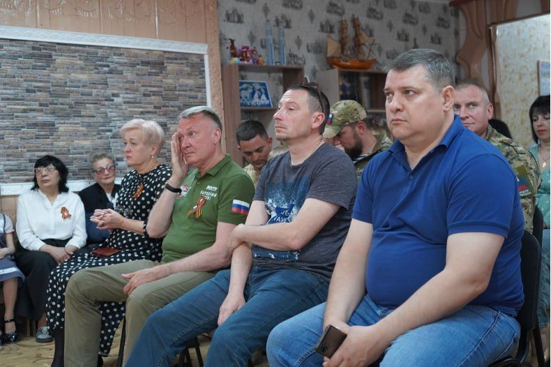 «Сочинение ко Дню Победы»: В Свердловском Семейном Центре почтили память героев и подарили праздник «Сочинение ко Дню Победы»: В Свердловском Семейном Центре почтили память героев и подарили праздник