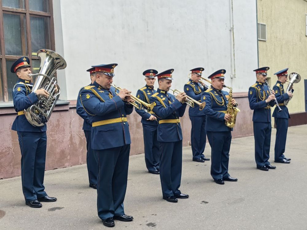 В Москве сотрудники Регистра сертификации на железнодорожном транспорте приняли участие в мероприятиях, посвященных 80-й годовщине Победы в Великой Отечественной войне В Москве сотрудники Регистра сертификации на железнодорожном транспорте приняли участие в мероприятиях, посвященных 80-й годовщине Победы в Великой Отечественной войне