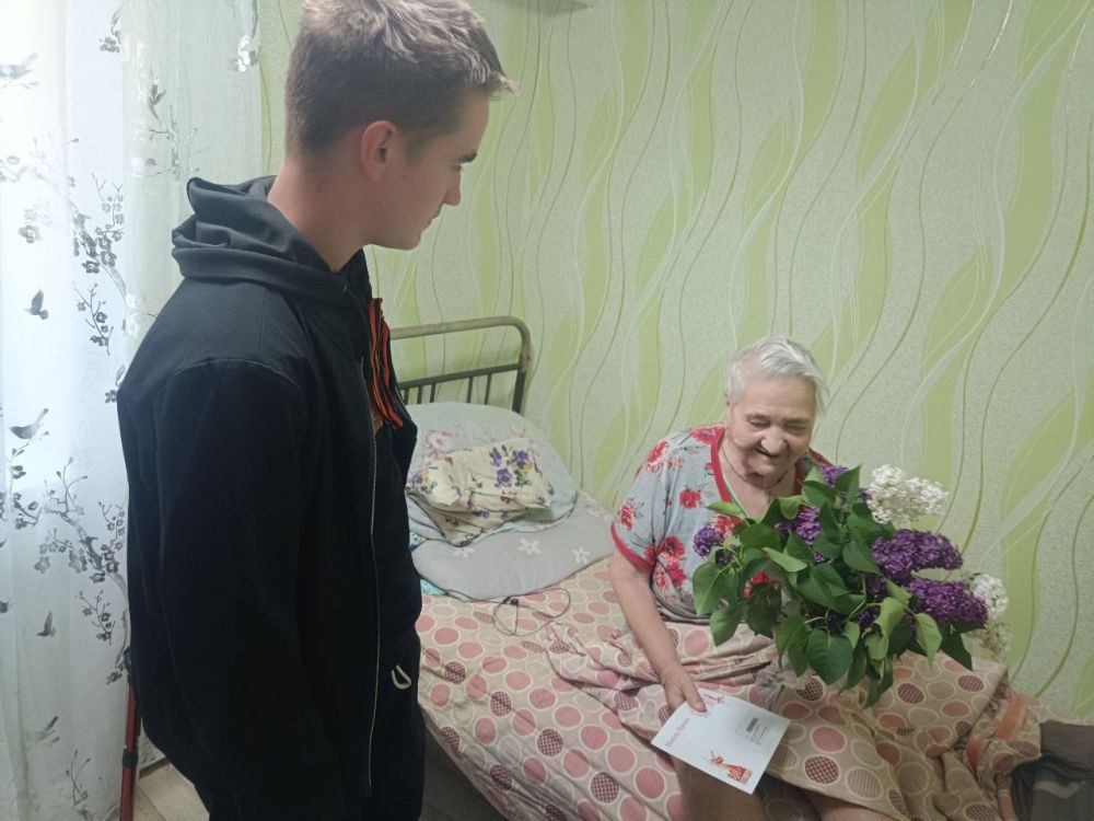 В преддверии празднования 80-летия Великой Победы ветераны, труженики тыла, участники войны, проживающие в Стаханове, Ирмино и Алмазной, получают поздравительные письма от Президента Российской Федерации Владимира... В преддверии празднования 80-летия Великой Победы ветераны, труженики тыла, участники войны, проживающие в Стаханове, Ирмино и Алмазной, получают поздравительные письма от Президента Российской Федерации Владимира...