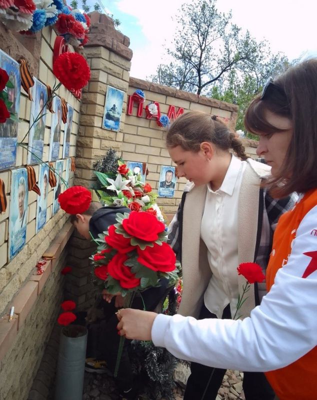 В преддверии празднования 80-й годовщины Великой Победы по всей стране проходят экологические мероприятия по уборке территории около памятников, обелисков, монументов В преддверии празднования 80-й годовщины Великой Победы по всей стране проходят экологические мероприятия по уборке территории около памятников, обелисков, монументов
