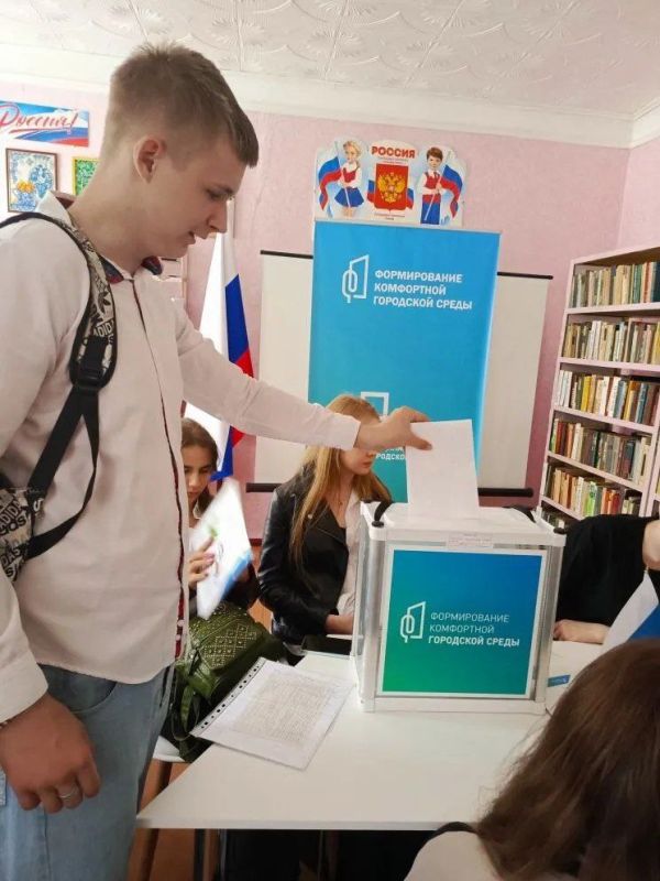 Учащиеся Ровеньковской школы № 6 им. О.В. Анащенко, активно проявили свою гражданскую позицию, приняв участие в голосовании по формированию комфортной городской среды Учащиеся Ровеньковской школы № 6 им. О.В. Анащенко, активно проявили свою гражданскую позицию, приняв участие в голосовании по формированию комфортной городской среды