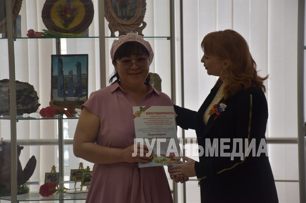 В Краснодоне открылась выставка «Победный май» В Краснодоне открылась выставка «Победный май»