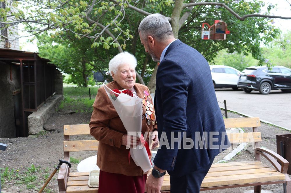 Ветеранов Свердловского муниципалитета поздравили с наступающим Днем Победы Ветеранов Свердловского муниципалитета поздравили с наступающим Днем Победы