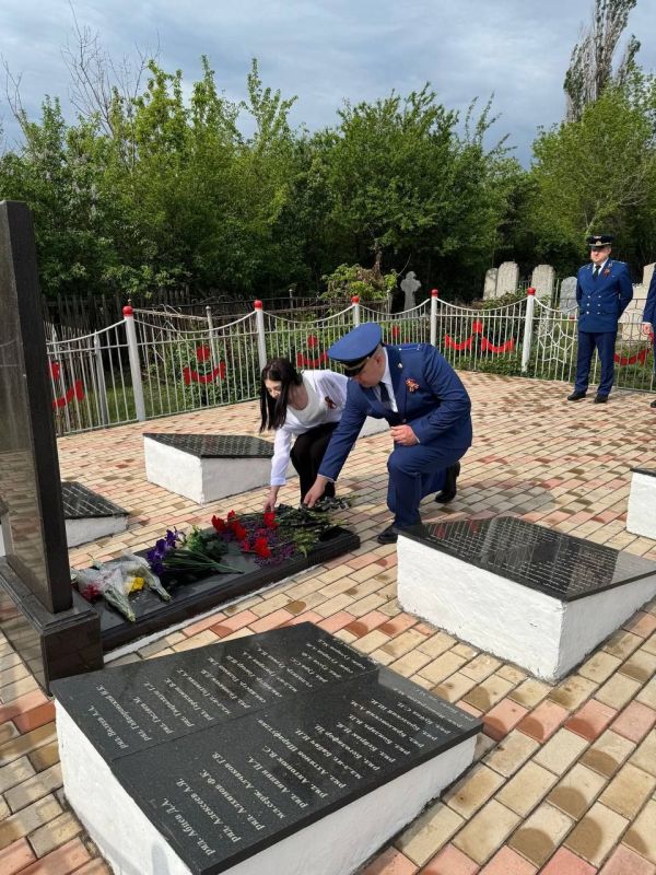 Поклонимся великим тем годам! Поклонимся великим тем годам!
