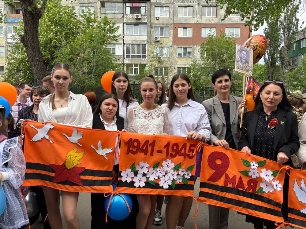 В Антрацитовской специализированной школе № 5 им. В. Очкура прошел фестиваль, посвященный Дню Победы, в котором приняли участие педагоги, учащиеся и родители В Антрацитовской специализированной школе № 5 им. В. Очкура прошел фестиваль, посвященный Дню Победы, в котором приняли участие педагоги, учащиеся и родители