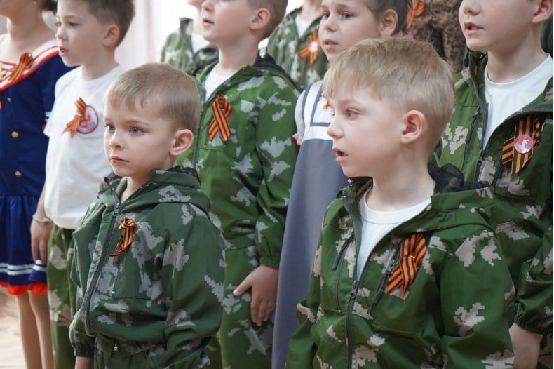 «Сочинение ко Дню Победы»: В Свердловском Семейном Центре почтили память героев и подарили праздник «Сочинение ко Дню Победы»: В Свердловском Семейном Центре почтили память героев и подарили праздник