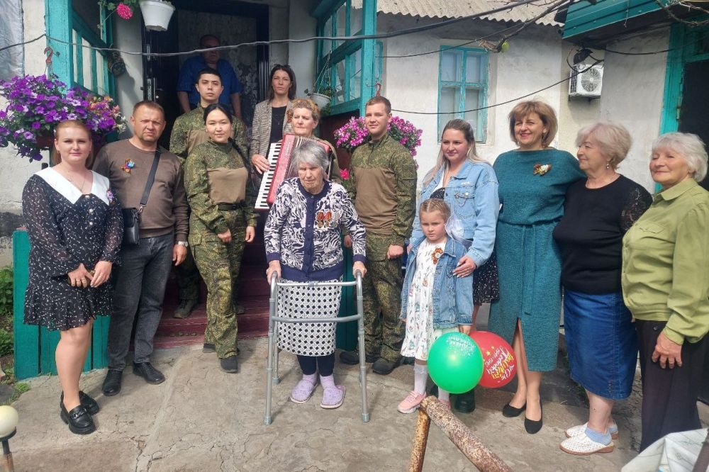 С Днем Победы, дорогой наш ветеран! С Днем Победы, дорогой наш ветеран!