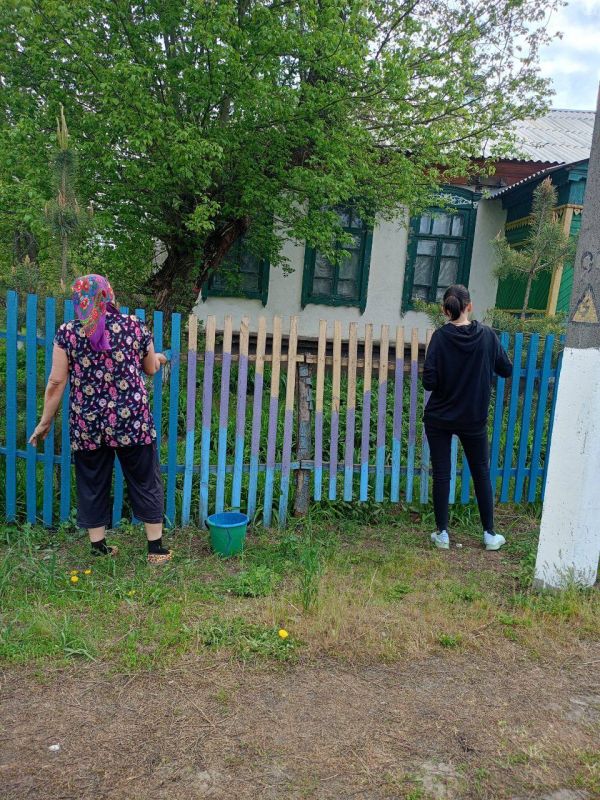 В преддверии великого Дня Победы в филиал - клубе с. Крепи был проведен субботник, изготовлены стенды и подняты государственные флаги В преддверии великого Дня Победы в филиал - клубе с. Крепи был проведен субботник, изготовлены стенды и подняты государственные флаги