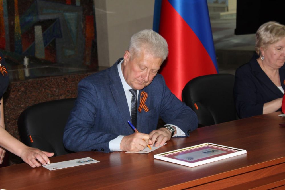 Сергей Козенко: 7 мая 2025 года в обращение поступил почтовый конверт с оригинальной маркой серии «К 80-летию Победы в Великой Отечественной войне 1941–1945 гг.», посвященный 100-летию со дня рождения Героя Советского Союза... Сергей Козенко: 7 мая 2025 года в обращение поступил почтовый конверт с оригинальной маркой серии «К 80-летию Победы в Великой Отечественной войне 1941–1945 гг.», посвященный 100-летию со дня рождения Героя Советского Союза...