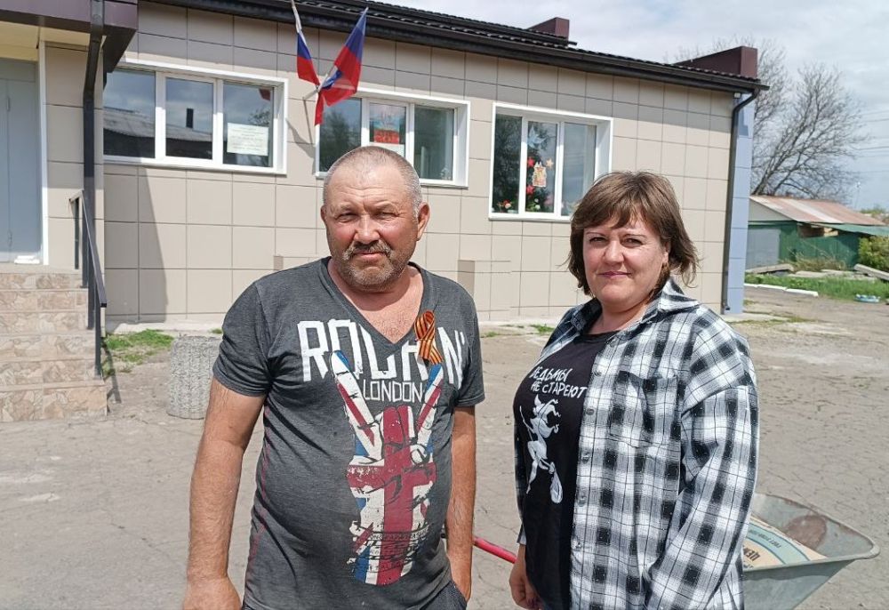 В преддверии 80-летия Великой Победы в пгт Верхний Нагольчик прошла Всероссийская акция «Георгиевская лента», организованная специалистами отдела по делам территорий совместно с библиотекой В преддверии 80-летия Великой Победы в пгт Верхний Нагольчик прошла Всероссийская акция «Георгиевская лента», организованная специалистами отдела по делам территорий совместно с библиотекой