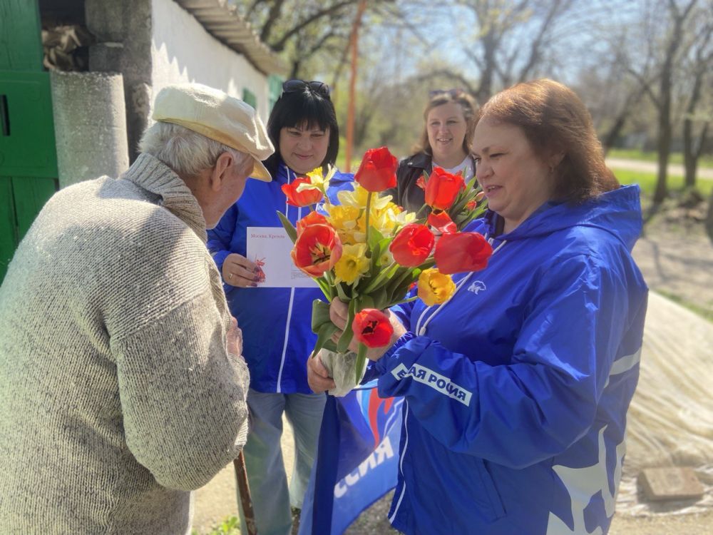В преддверии празднования 80-летия Великой Победы ветераны, труженики тыла, участники войны, проживающие в Стаханове, Ирмино и Алмазной, получают поздравительные письма от Президента Российской Федерации Владимира... В преддверии празднования 80-летия Великой Победы ветераны, труженики тыла, участники войны, проживающие в Стаханове, Ирмино и Алмазной, получают поздравительные письма от Президента Российской Федерации Владимира...