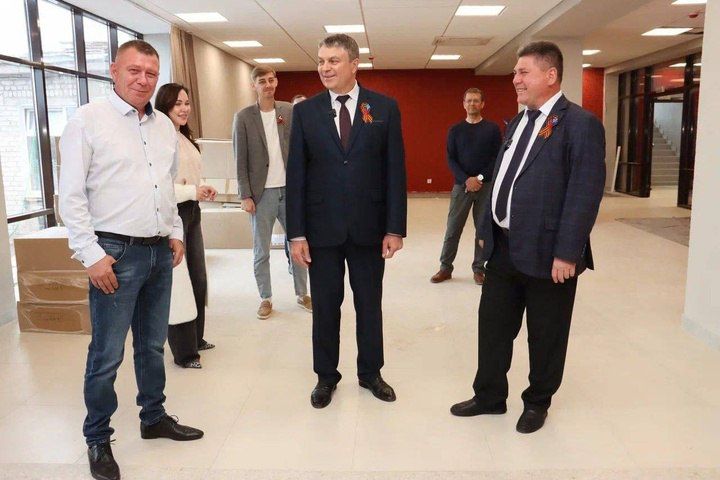 В Станице Луганской завершили реставрацию площади Героев Сталинграда В Станице Луганской завершили реставрацию площади Героев Сталинграда