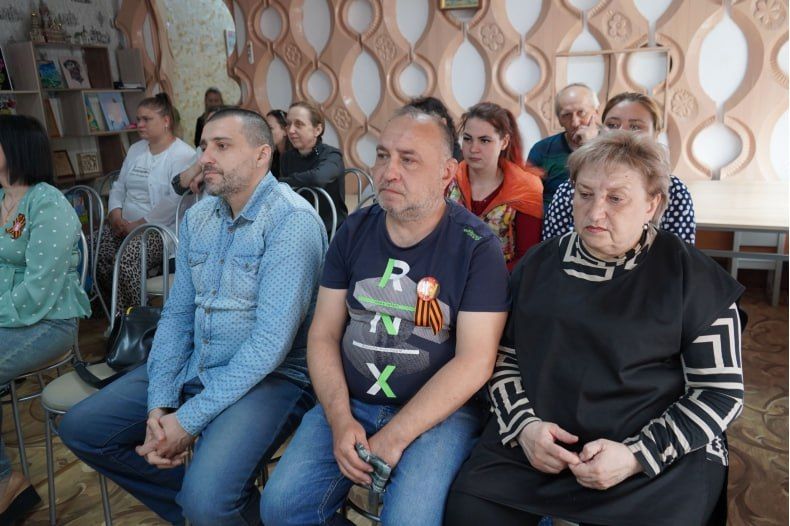 «Сочинение ко Дню Победы»: В Свердловском Семейном Центре почтили память героев и подарили праздник «Сочинение ко Дню Победы»: В Свердловском Семейном Центре почтили память героев и подарили праздник